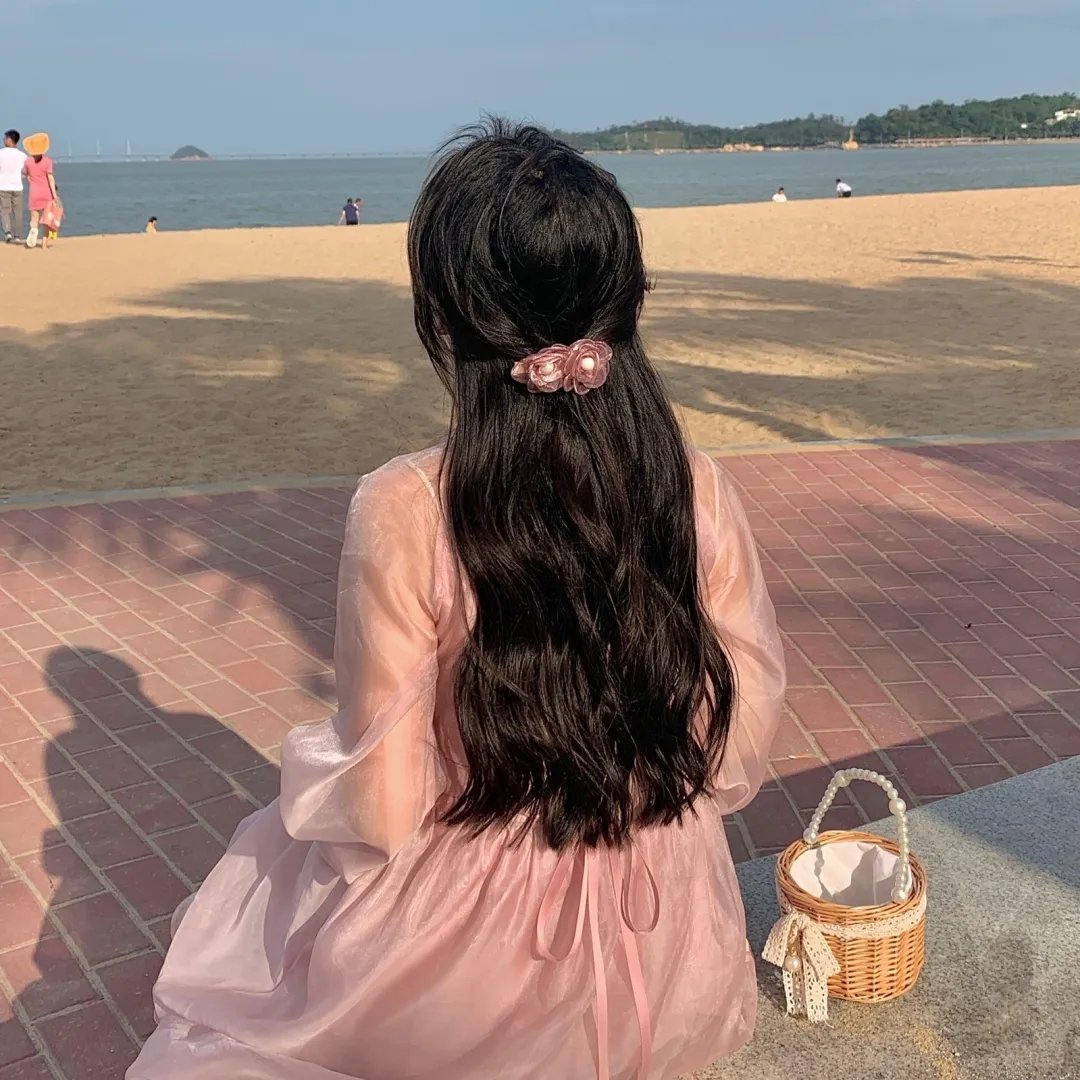 带子狼 在那双小手中